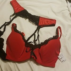 NWT FREDERICK'S OF HOLLYWOOD BRA AND GARTER SET